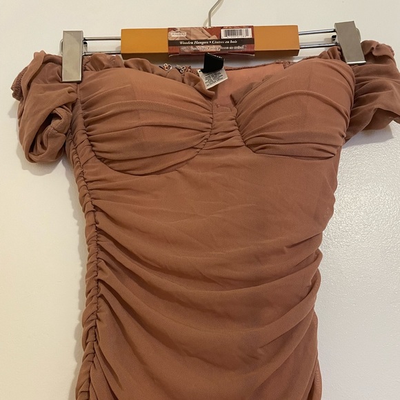 Windsor mauve mesh midi side slit off shoulder dress - Picture 5 of 7